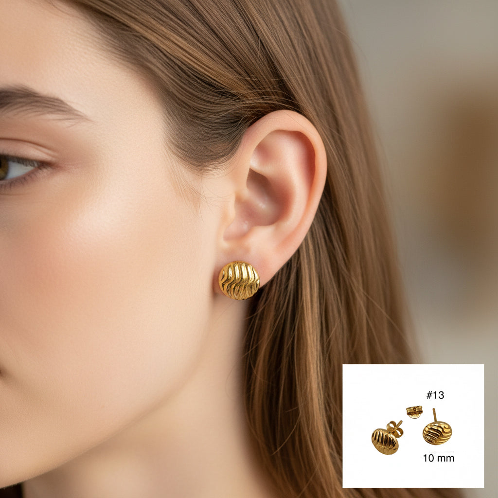 Aretes pequeños ovalados texturizados de 10 mm en oro 14K con cierre mariposa, elegantes y cómodos para uso diario, TuOro.