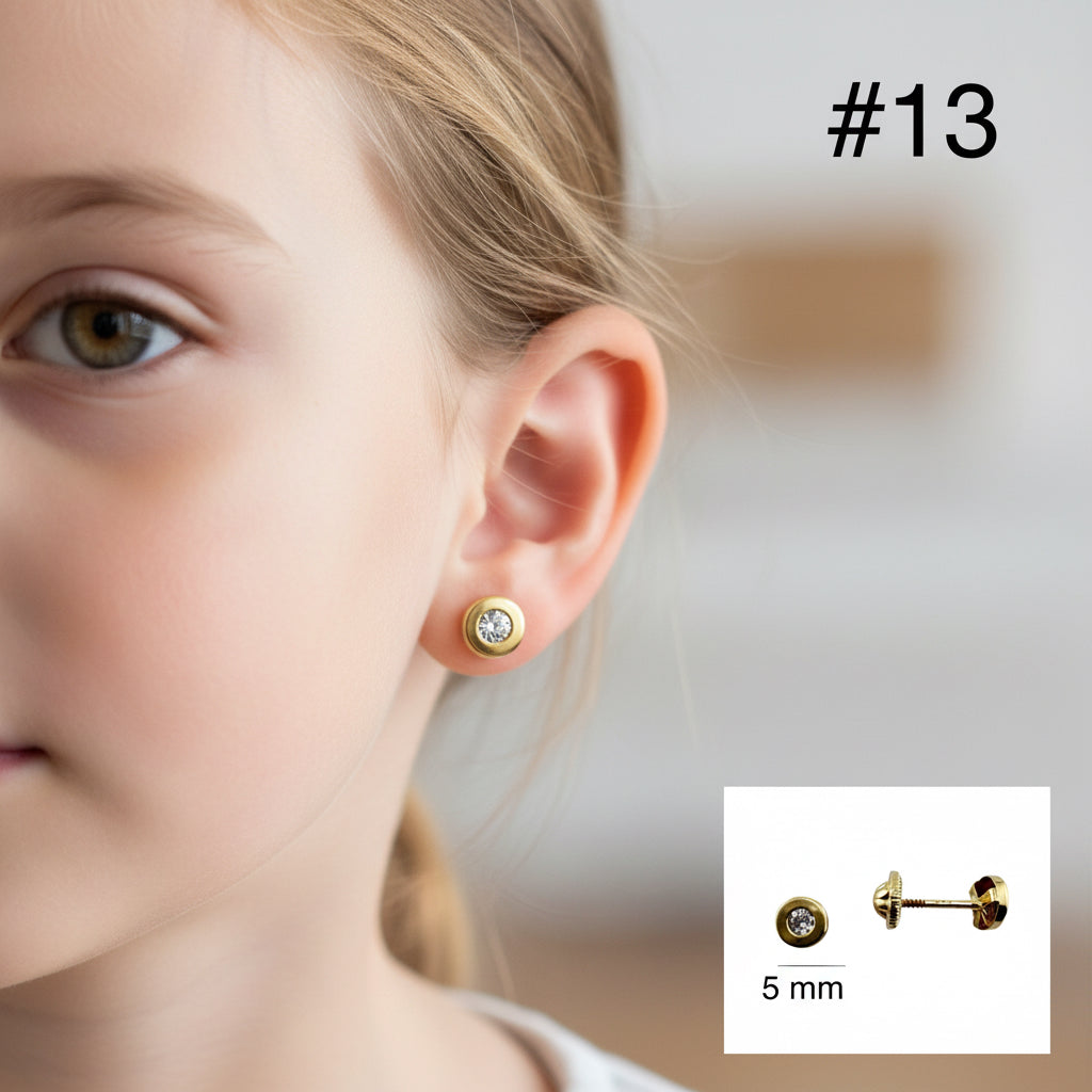 Arete pequeño en oro 14K con cierre de rosca, diseño clásico de circonia redonda engastada en bisel de 5 mm, elegante y seguro, TuOro.