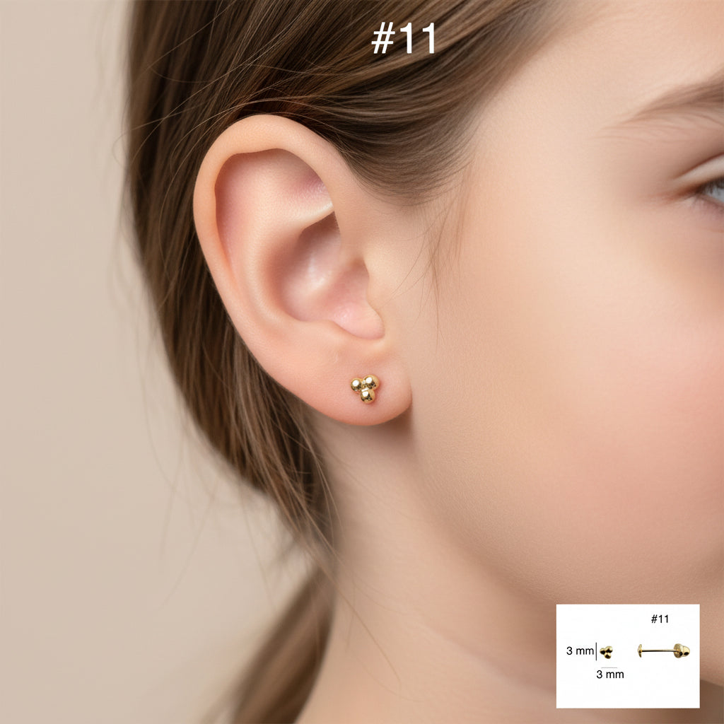 Arete pequeño en oro 14K con cierre de rosca, diseño minimalista de tres bolitas unidas de 3 x 3 mm, ideal para uso diario, TuOro.