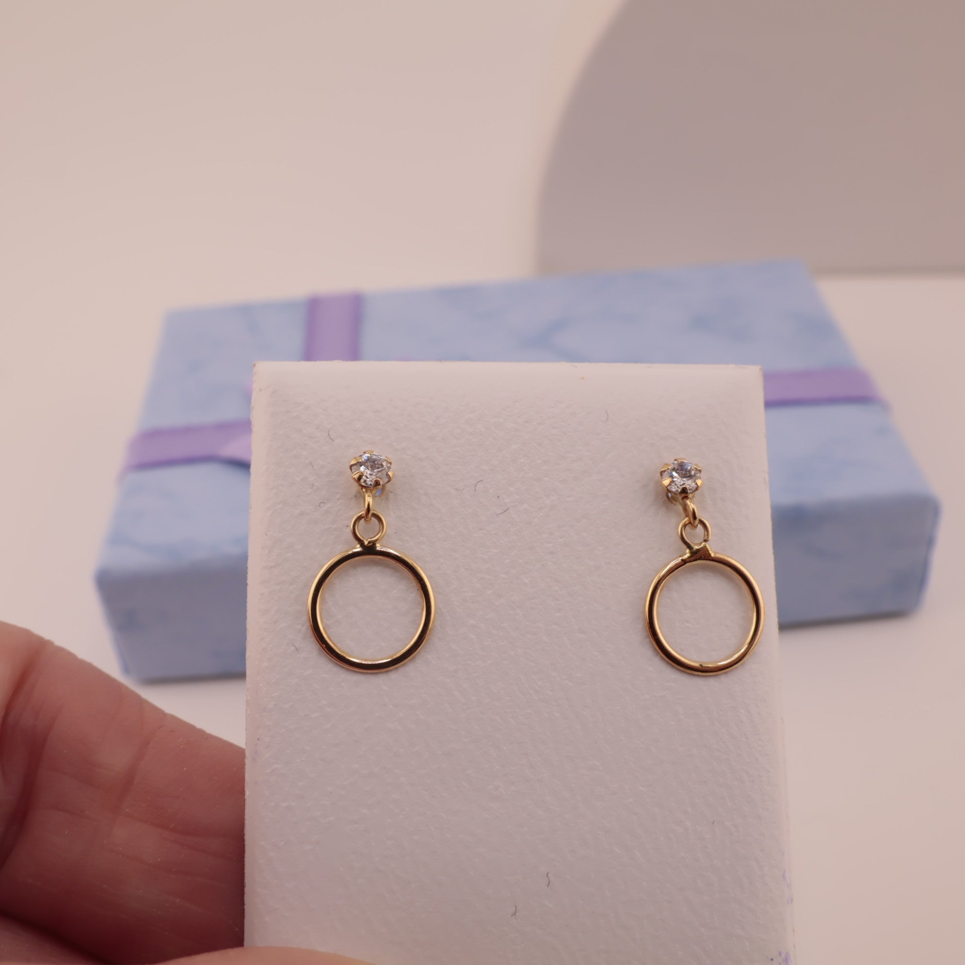Aretes pegados con colgante - Joyería TuOro