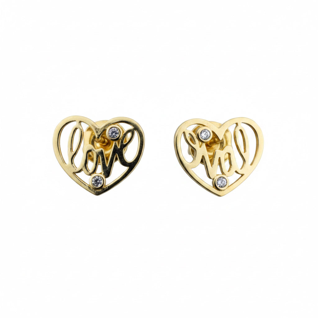 Aretes pequeños en Oro 10K con cierre de rosca, diseño corazón con palabra Love y dos piedras brillantes.