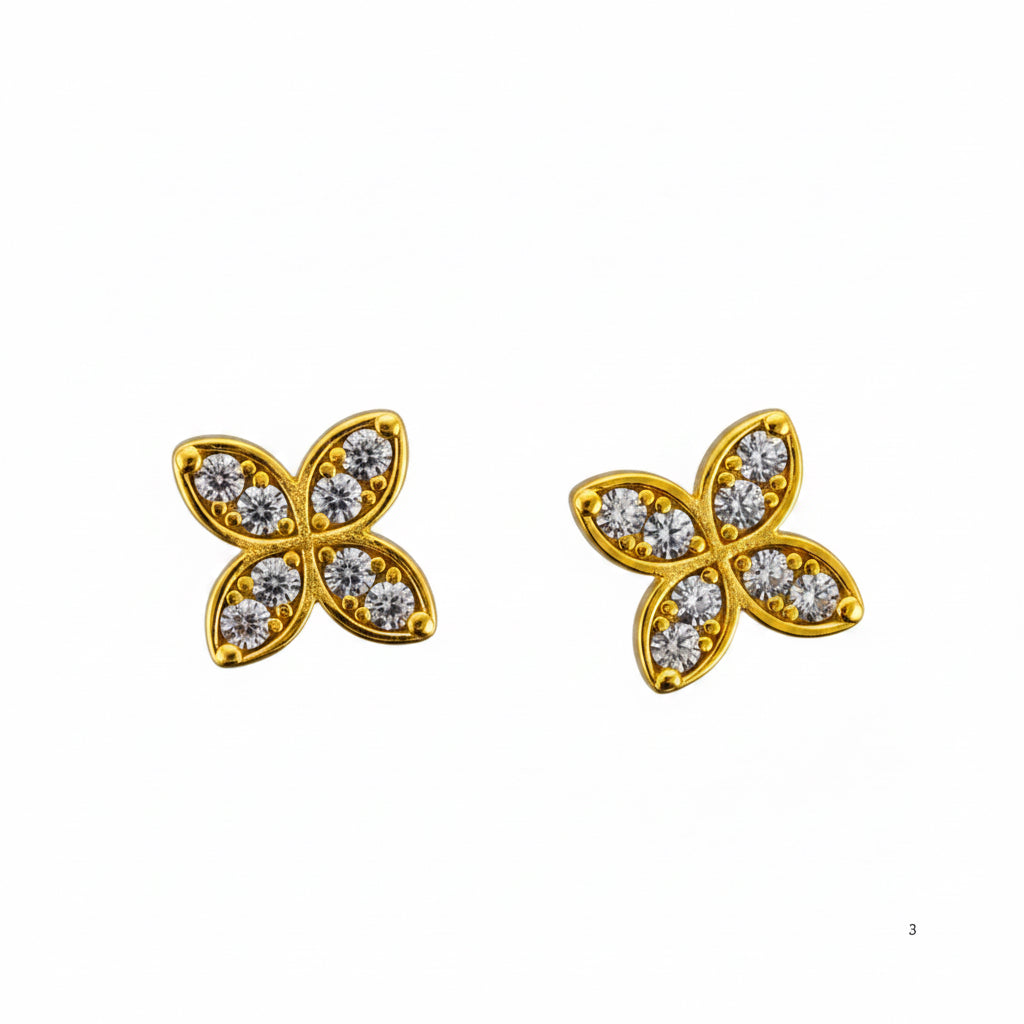 Aretes pequeños en Oro 10K con cierre de rosca, diseño mariposa con circonias brillantes sobre fondo blanco.