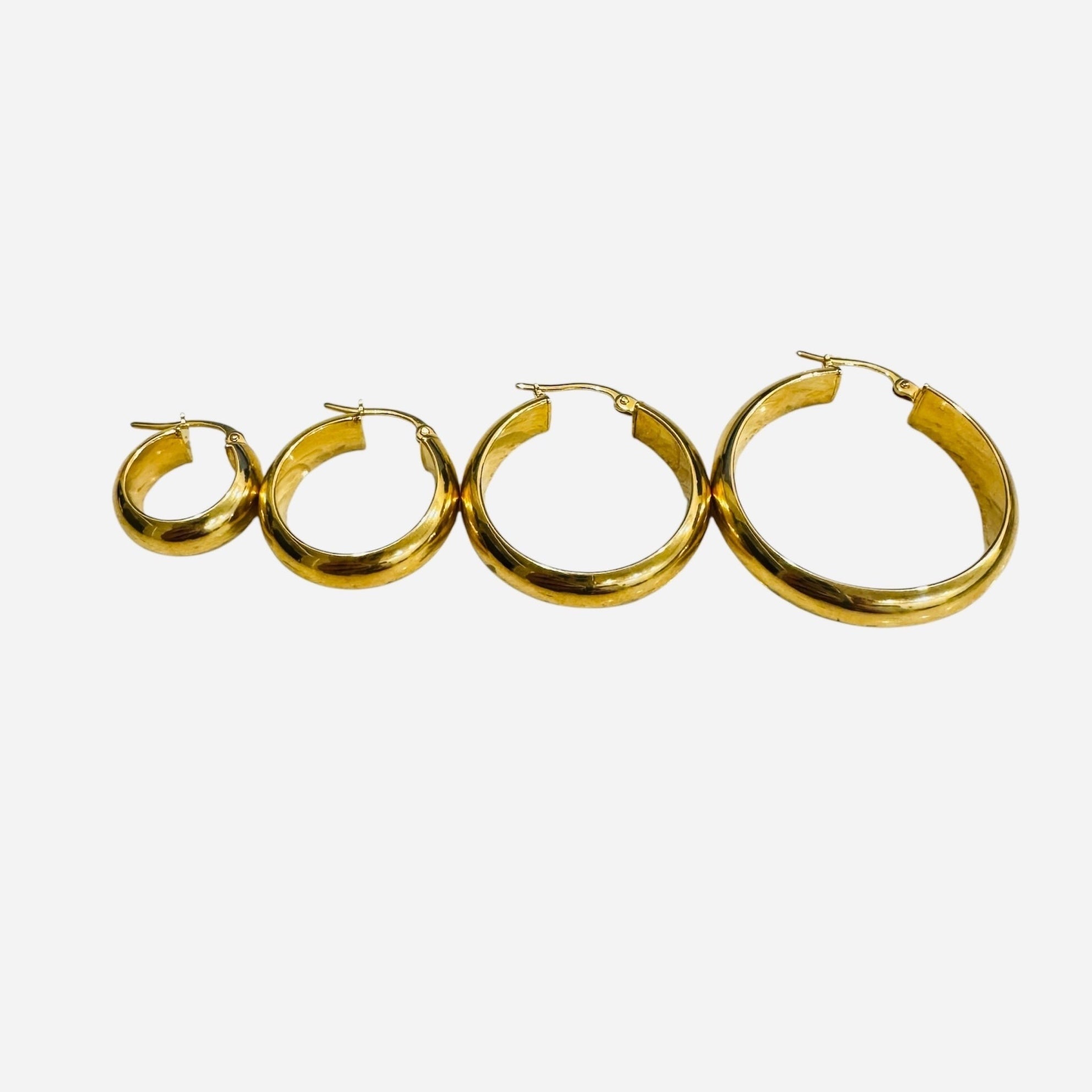 Set completo de argollas lisas media caña en oro 14K con terminación espejo, disponibles en tamaños Mini, Pequeña, Mediana y Grande – Joyería TuOro

