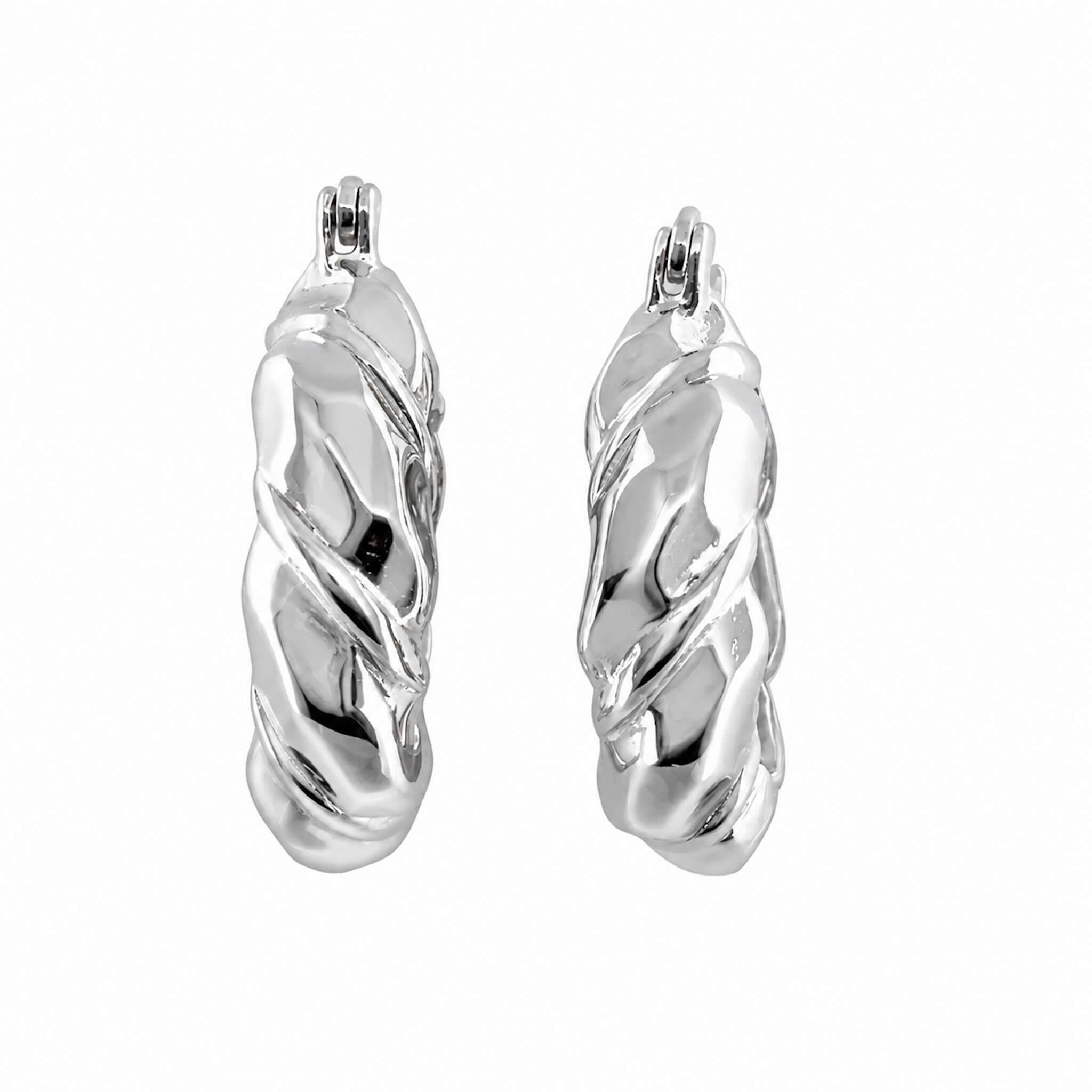 Argollas de Plata 925 con Rodio diseño torcido brillante vistas de frente, acabado pulido espejo de alta calidad de TuOro.