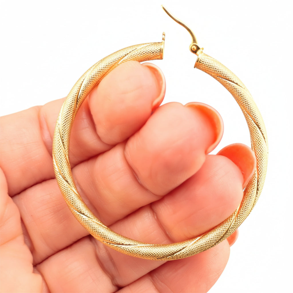 Argollas torcidas satinadas de oro 14K, grosor 4 mm, varios tamaños - Joyería TuOro