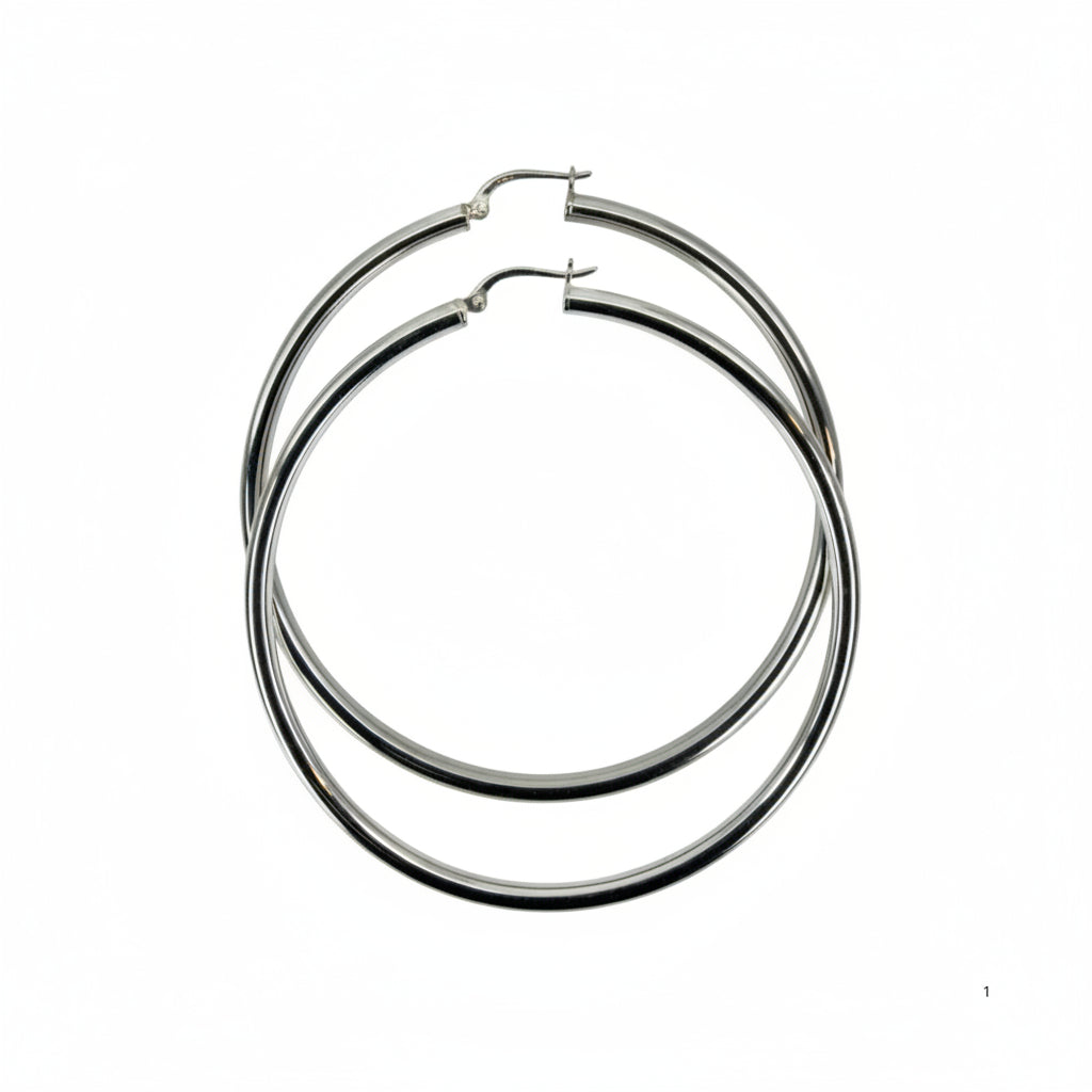 Par de argollas tubulares de Plata 925 de 3 mm con cierre de ballesta y acabado pulido.