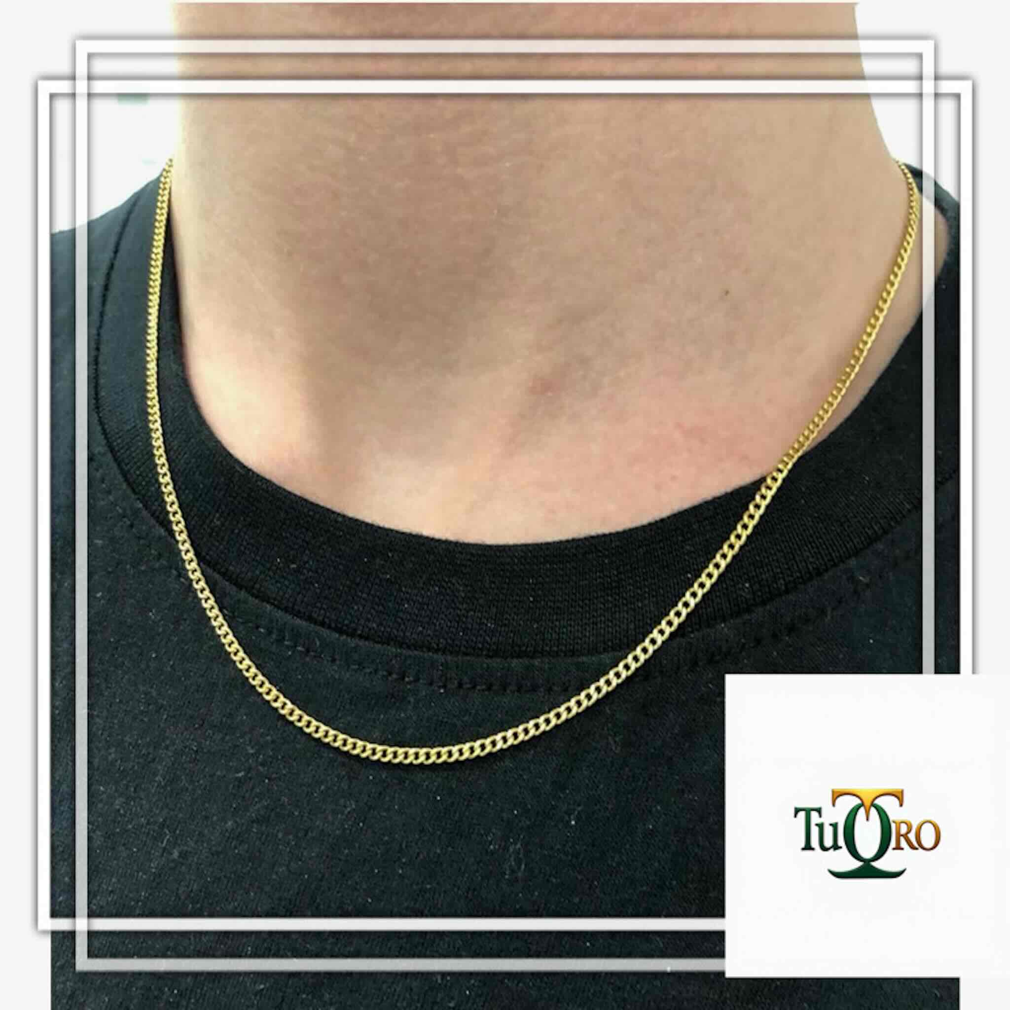Cadena cubana italiana de 3.7 mm en Oro amarillo 14K colocada en el cuello, TuOro.