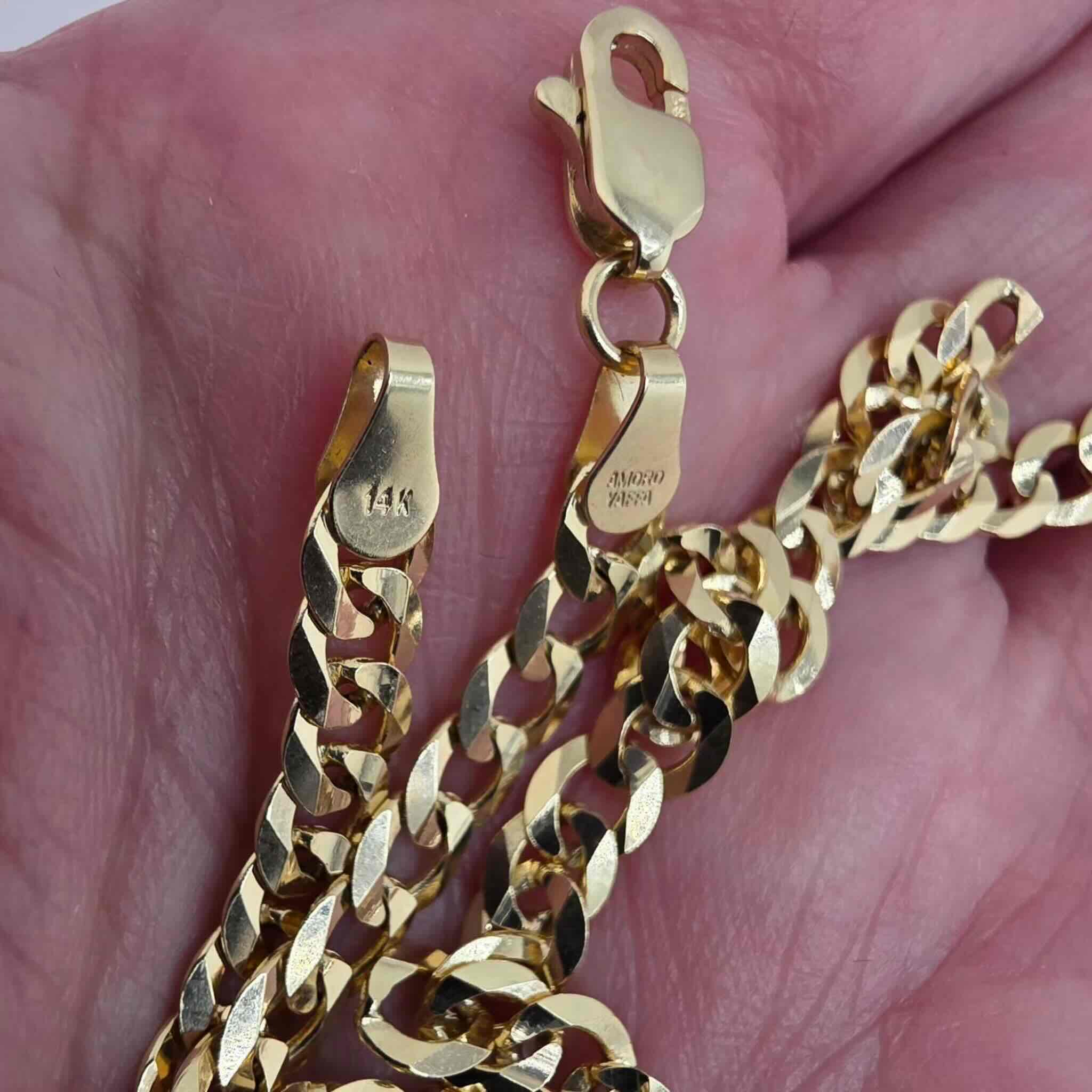 Detalle del eslabón de la cadena cubana italiana de 4.7 mm en Oro amarillo 14K, TuOro.