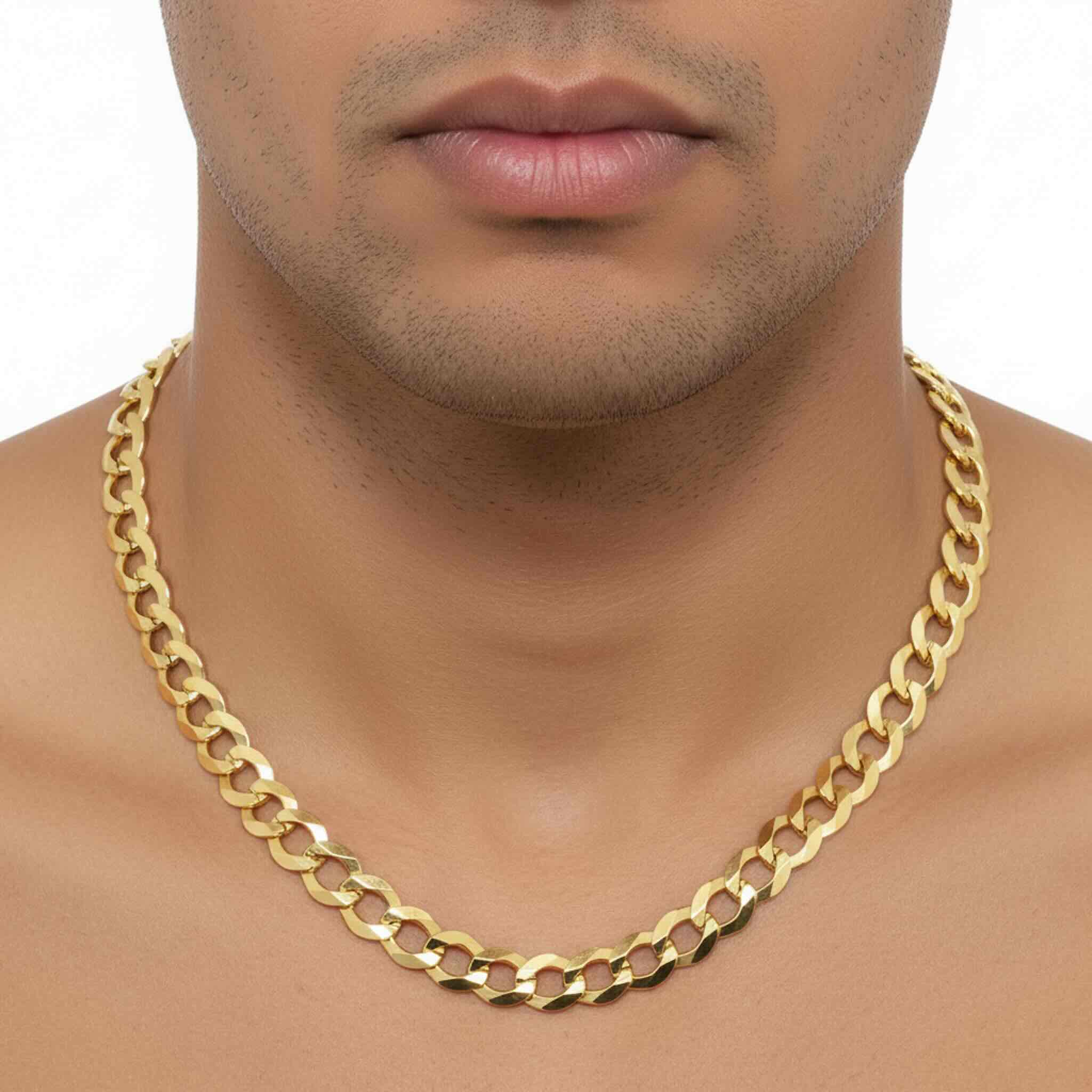 Cadena cubana italiana de 7.1 mm en Oro amarillo 14K colocada en el cuello, TuOro.