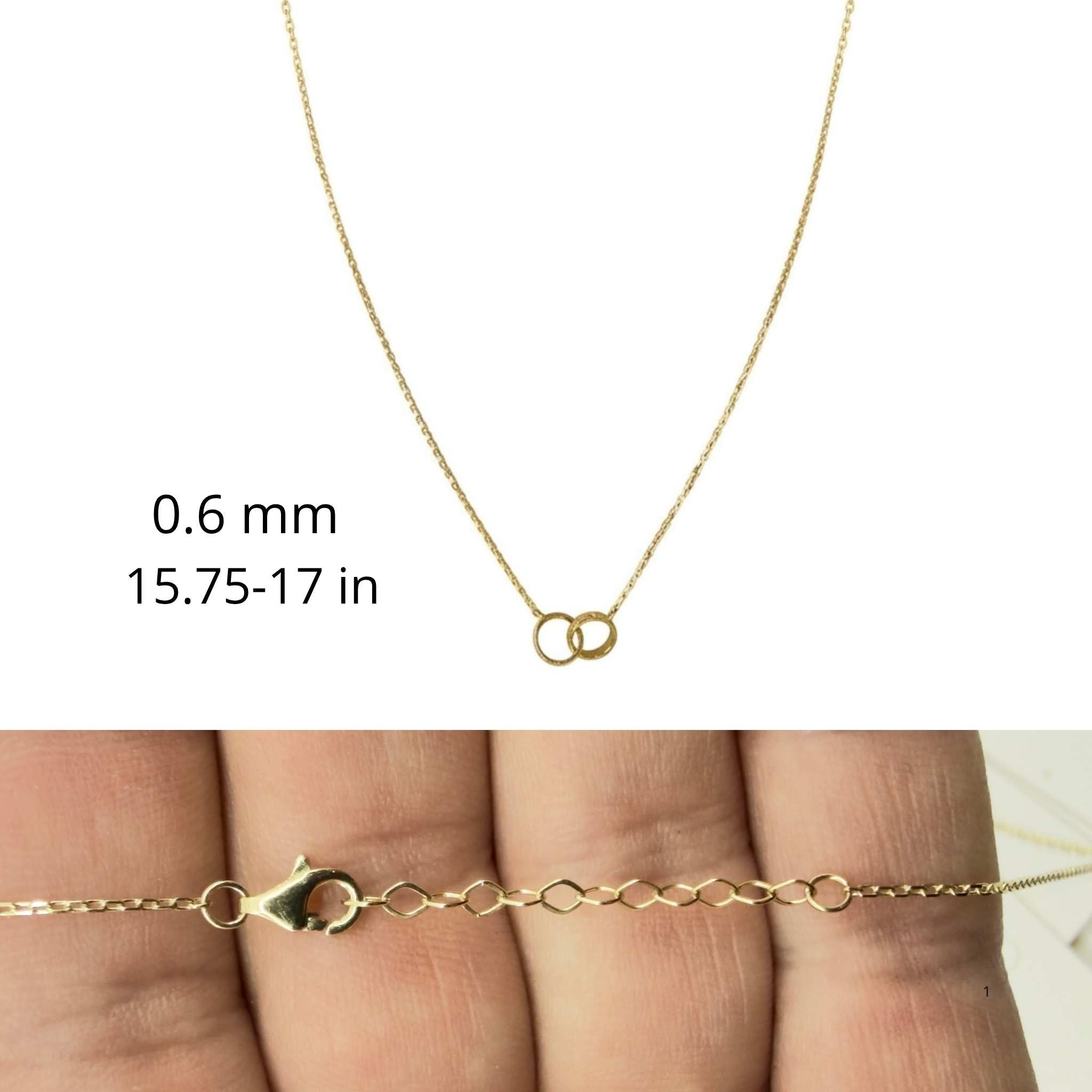 Cadena fina de oro 10K TuOro con círculos entrelazados, grosor de 0.6 mm, largo ajustable y cierre tipo langosta.