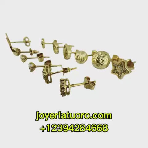 Video promocional de aretes pequeños en oro 14K con múltiples diseños elegantes, ideal para regalos o uso diario

