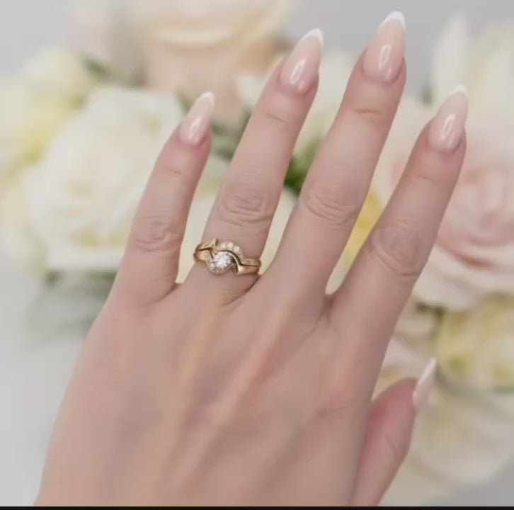 Video corto de Anillo de compromiso entrelazado de Oro 14K 4 mm con circonia central en engaste decorado, acabado brillante de TuOro
