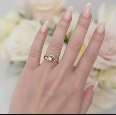 Video corto de Anillo de compromiso entrelazado de Oro 14K 4 mm con circonia central en engaste decorado, acabado brillante de TuOro

