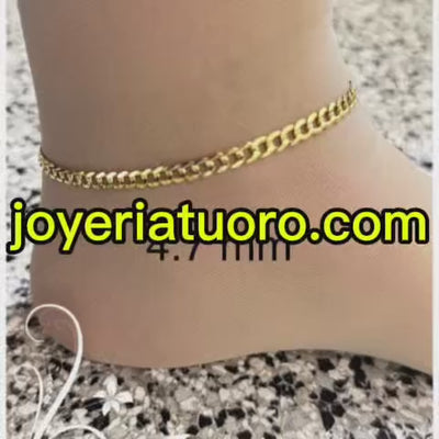 Video Corto de Tobillera cubano italiana de 4.7 mm en Oro 14K de Joyería TuOro puesta en el tobillo, mostrando su ajuste y estilo en uso real.
