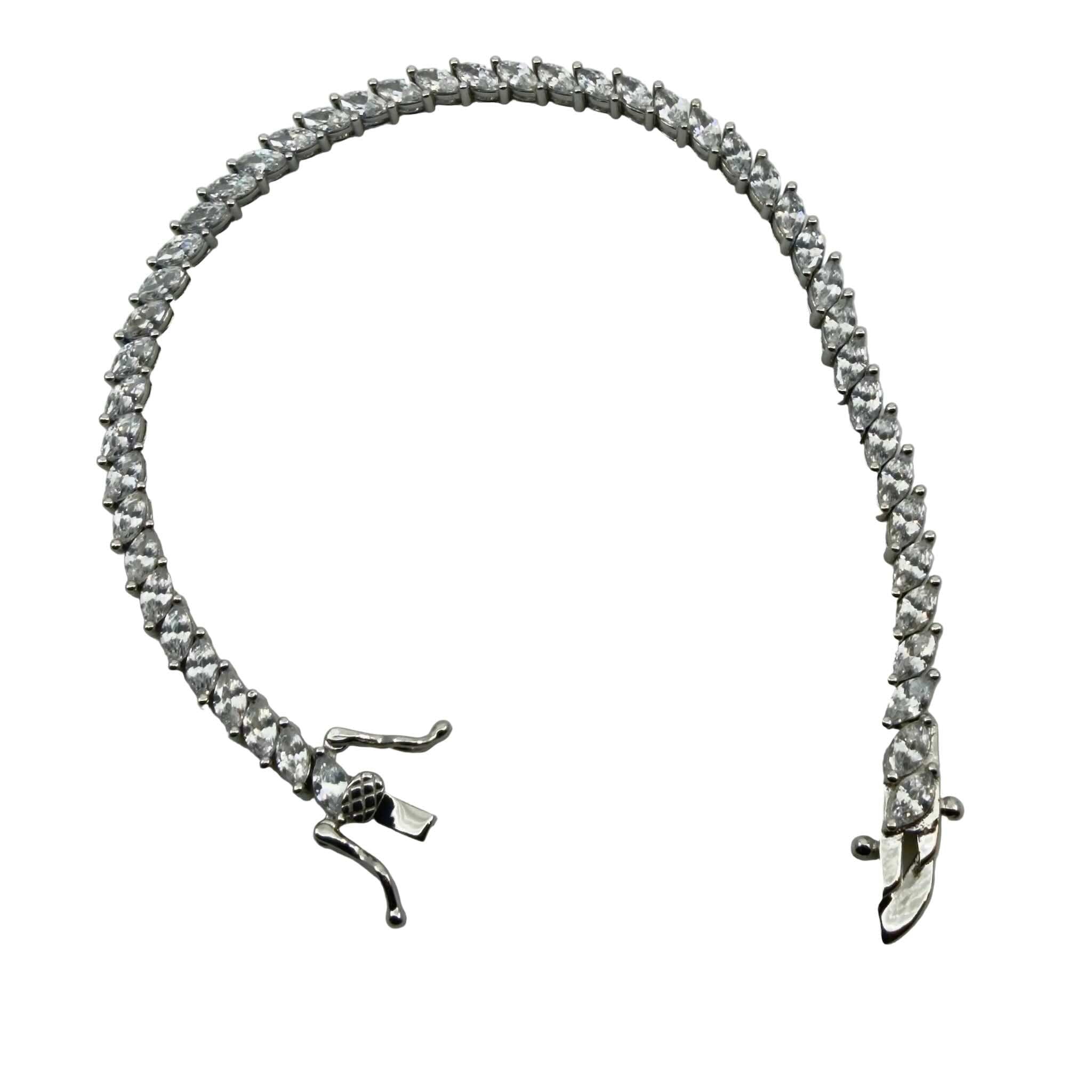 Pulsera de circonias corte marquesa en Plata 925 de 4 mm de TuOro mostrando cierre de seguridad reforzado y circonias brillantes.