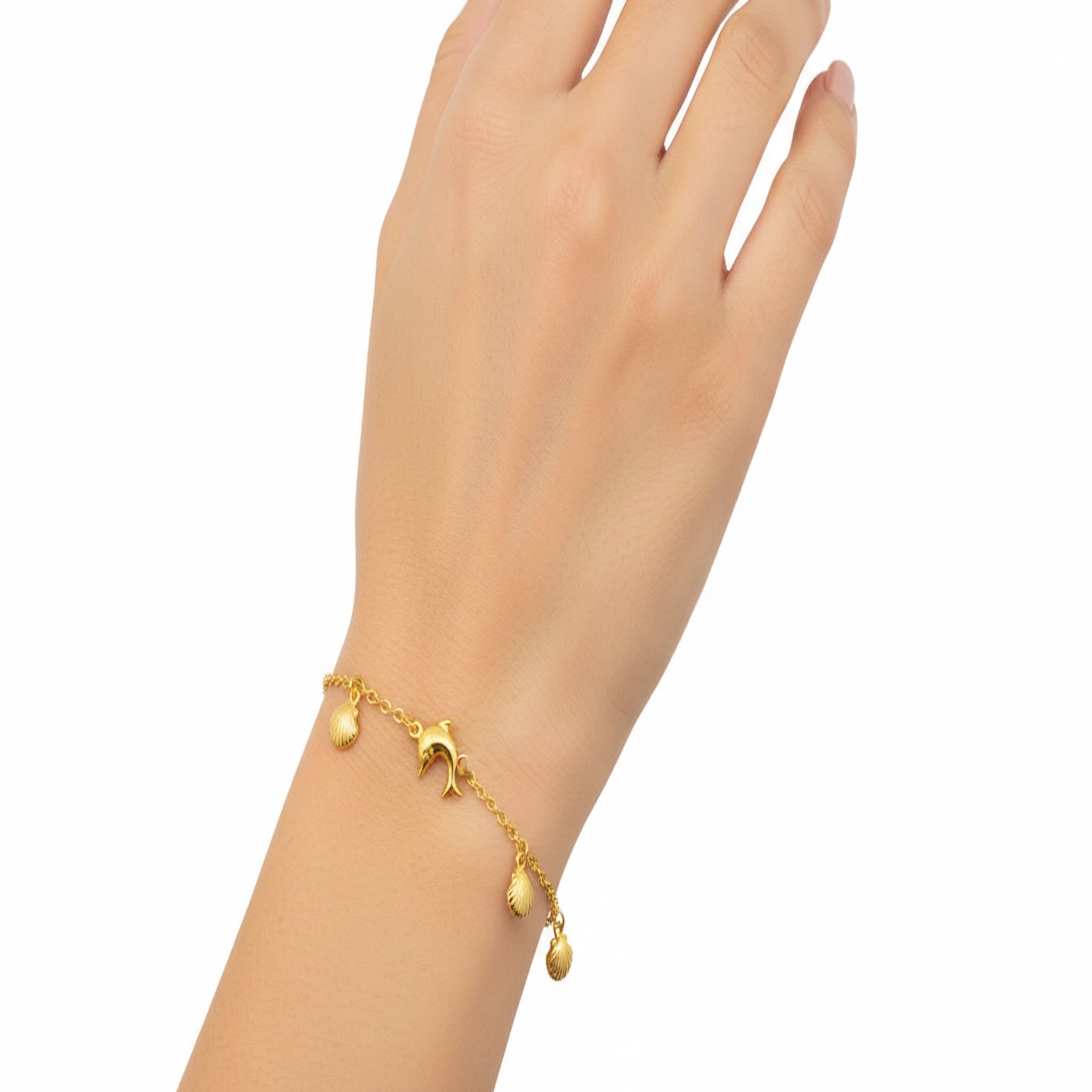 Pulsera marina Rolo en Oro 14K con dijes usada en la muñeca, estilo elegante y ligero para uso diario, joyería TuOro.