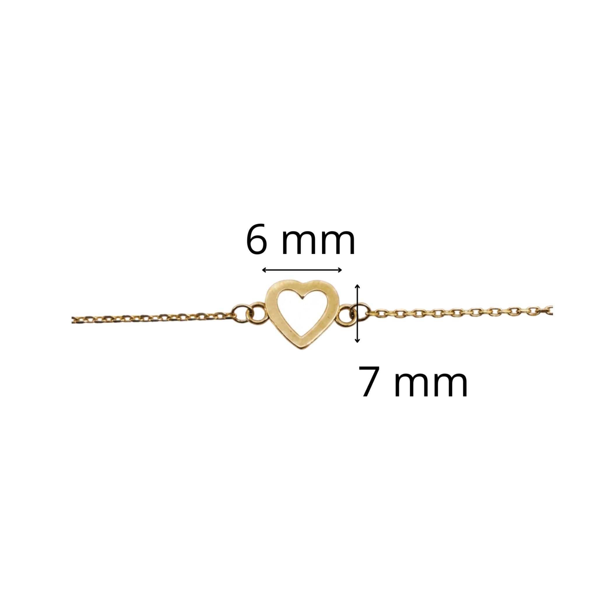 Detalle de corazón de 6 x 7 mm en pulsera de oro 10K para mujer.