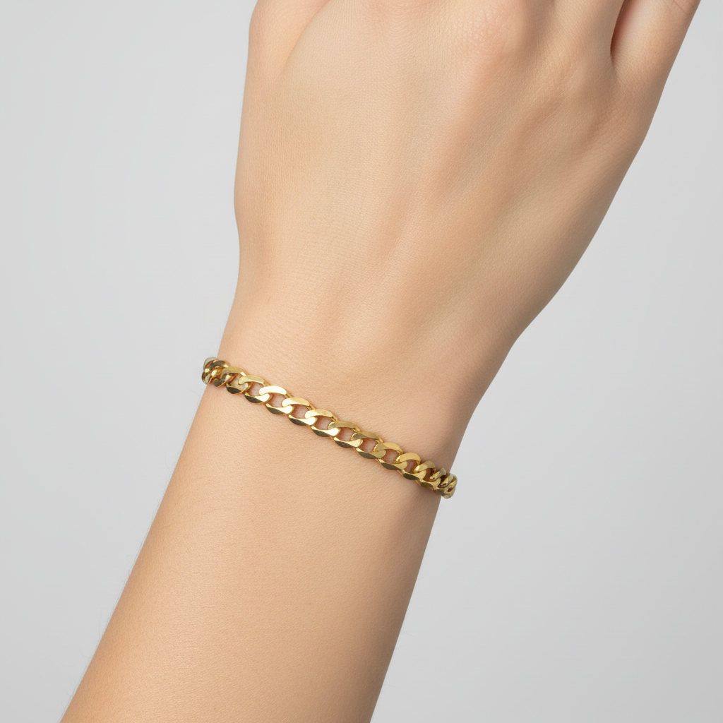 pulsera en la mano 