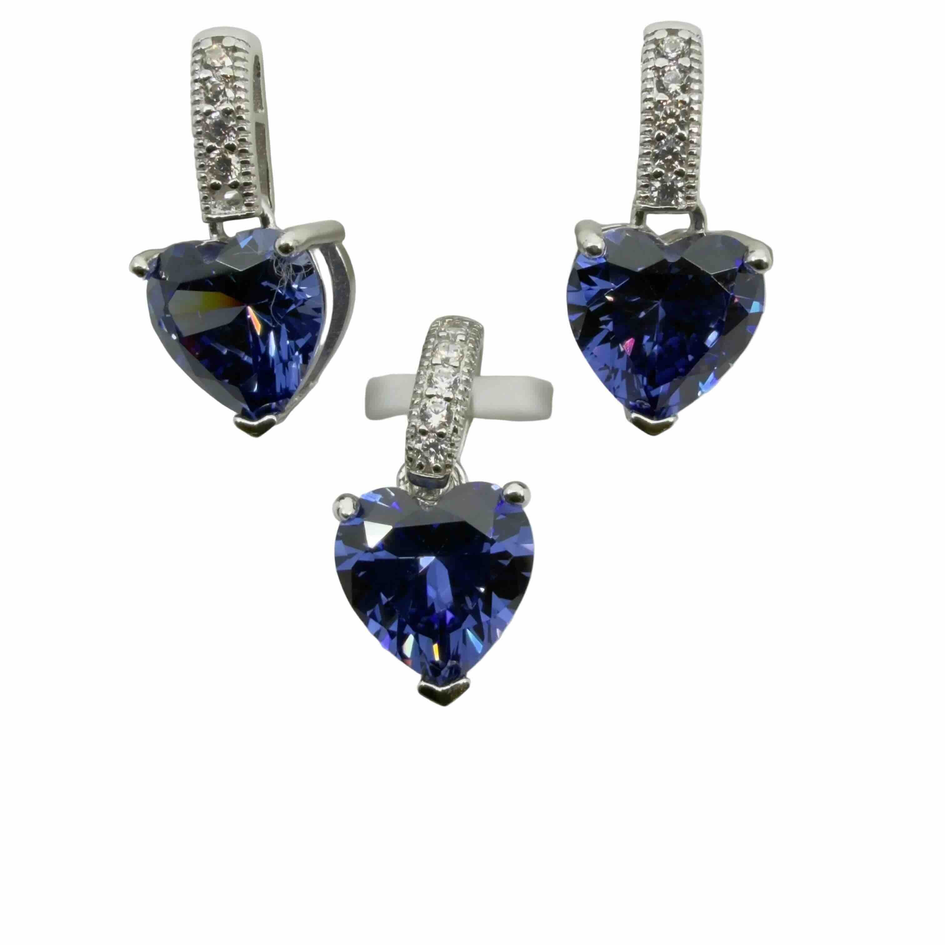 Set de Aretes y Dije en Plata 925 de TuOro con piedra azul en forma de corazón sobre fondo blanco, fotografía principal de producto.