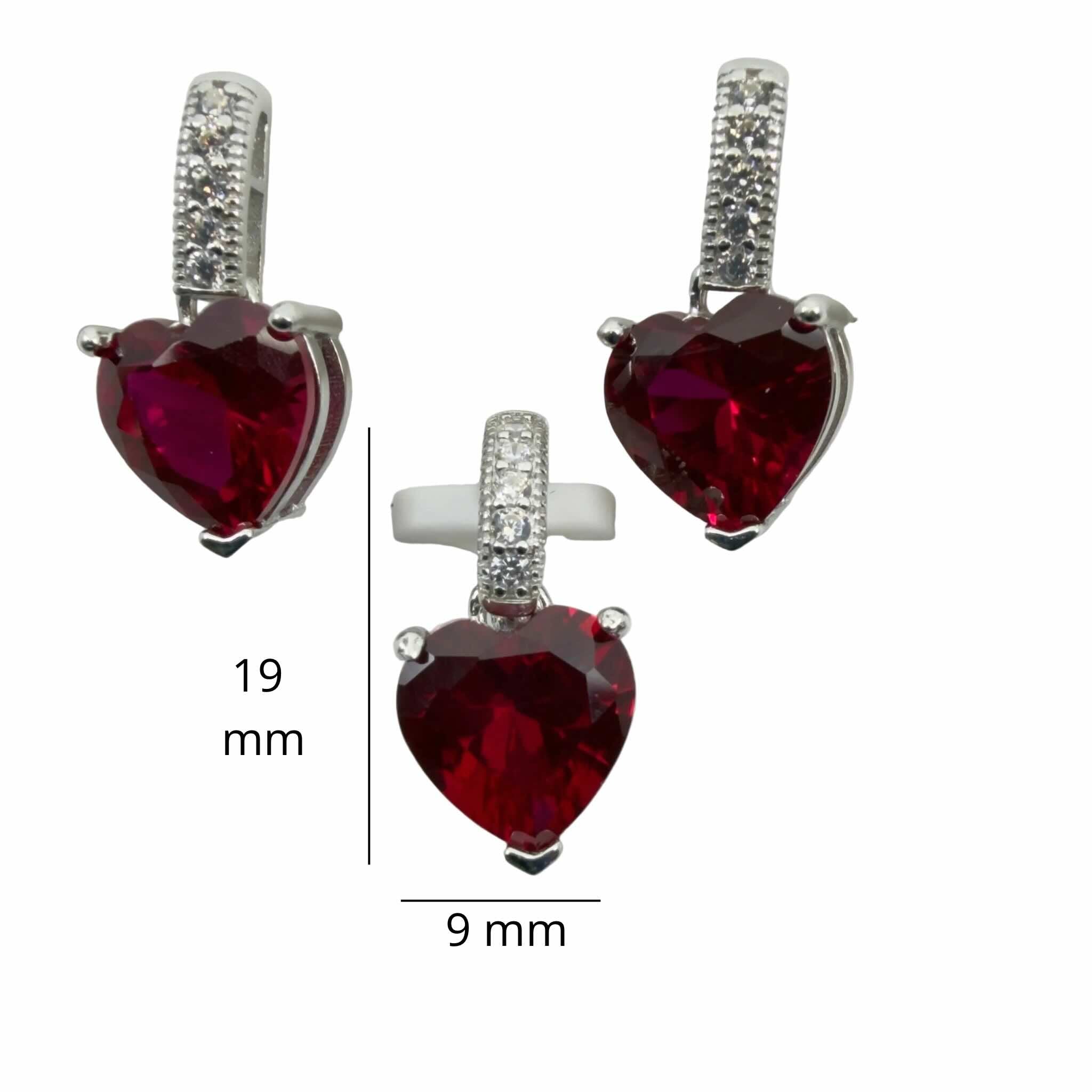 Set de Aretes y Dije en Plata 925 de TuOro con piedra roja en forma de corazón y medidas detalladas del conjunto.
